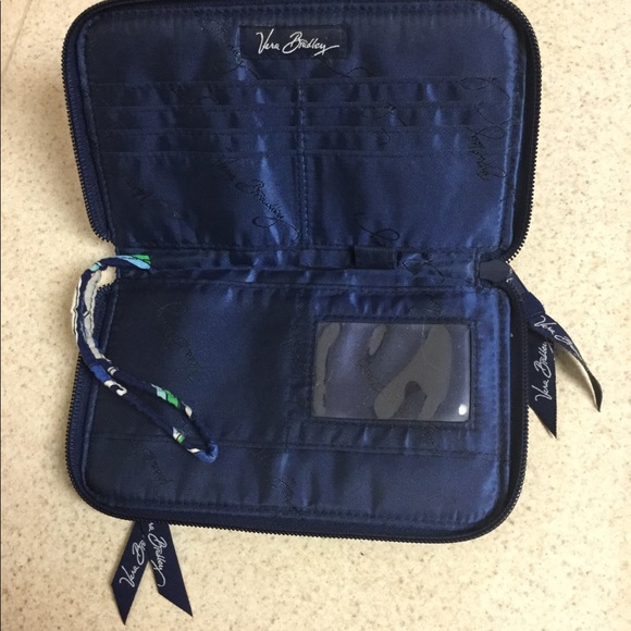Vera Bradley Wallet/Wristlet BUY TODAY ONLY ❤️ - Picture 5 of 6